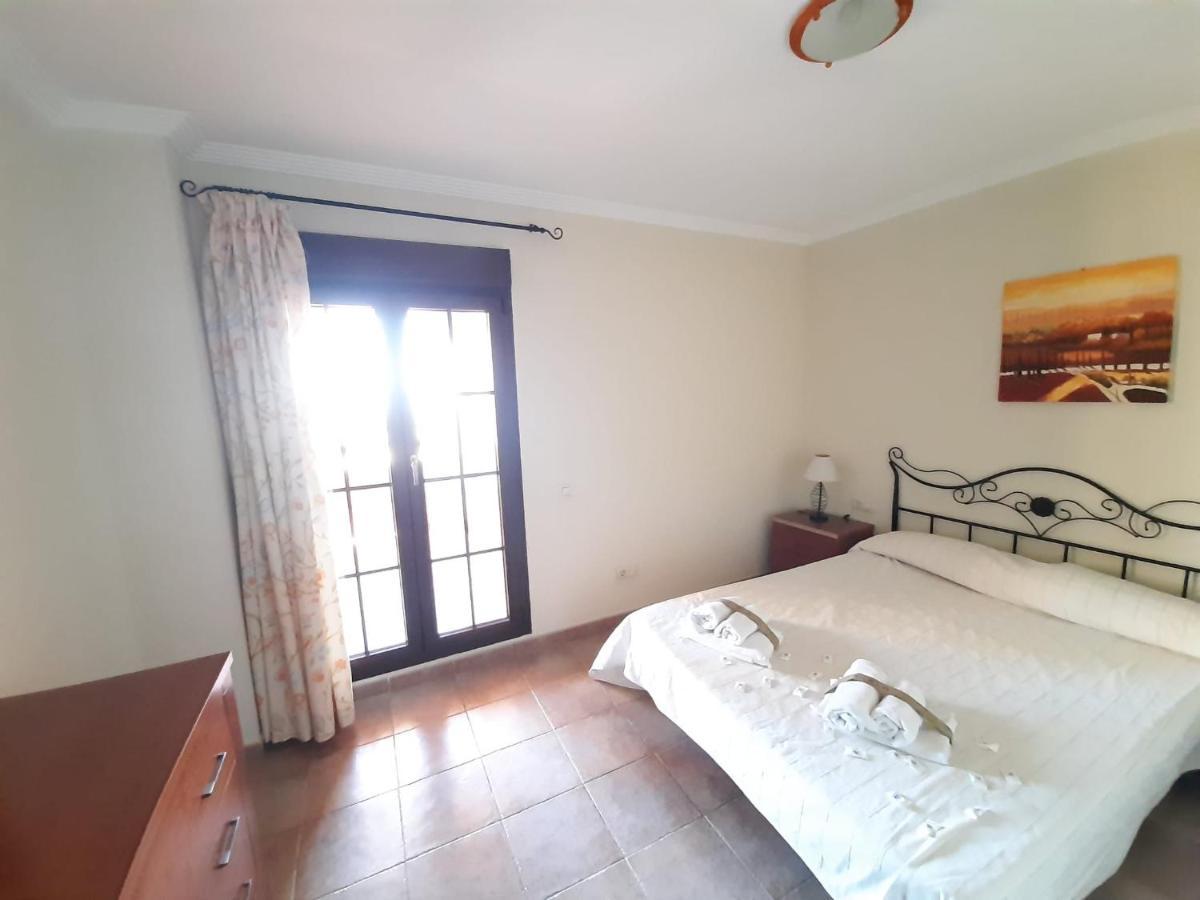 Apartamento 2 Dormitorios.Urb Playa Verde Isla Canela Exteriör bild